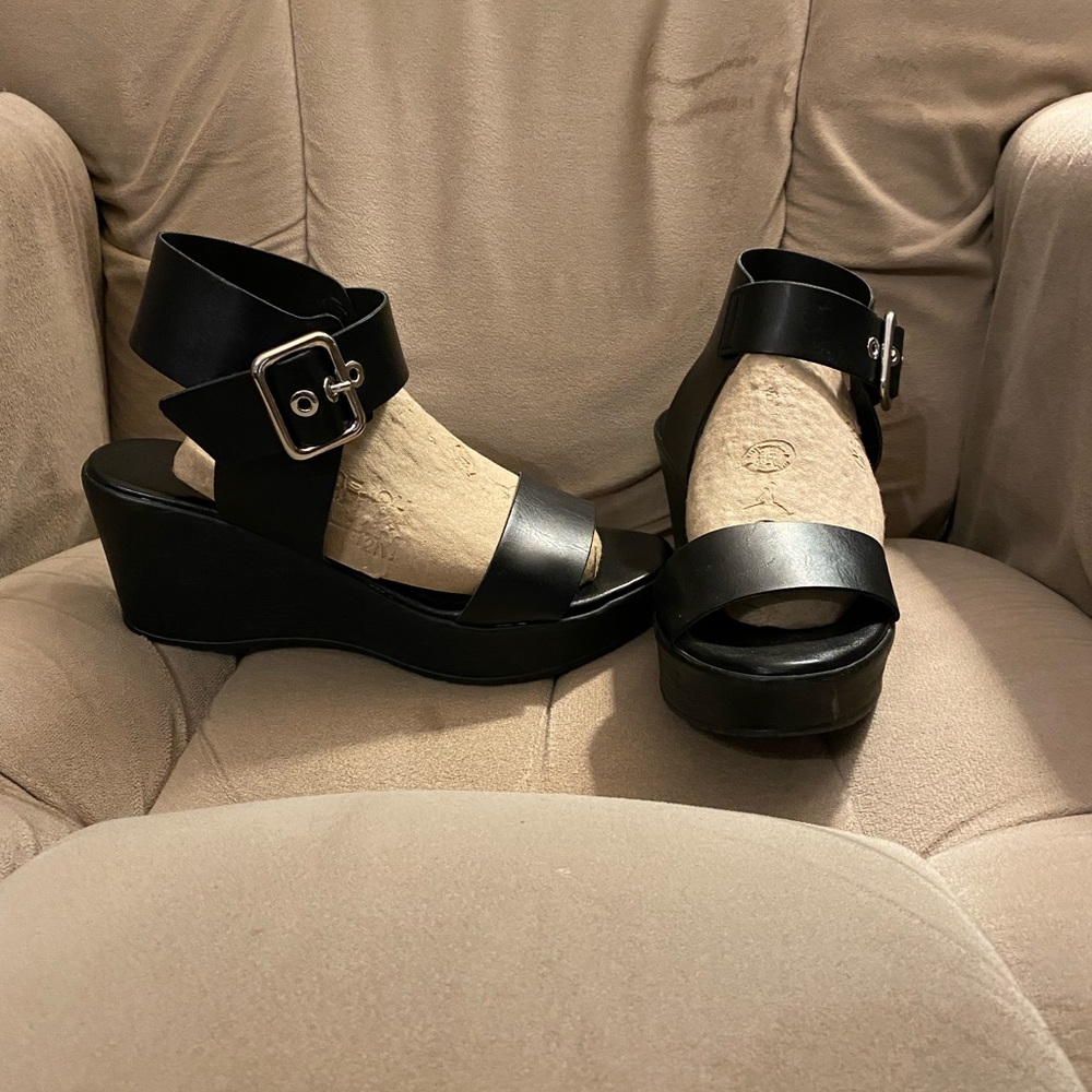 Italian Shoemakers black wedge sandals with cute buckle detail.